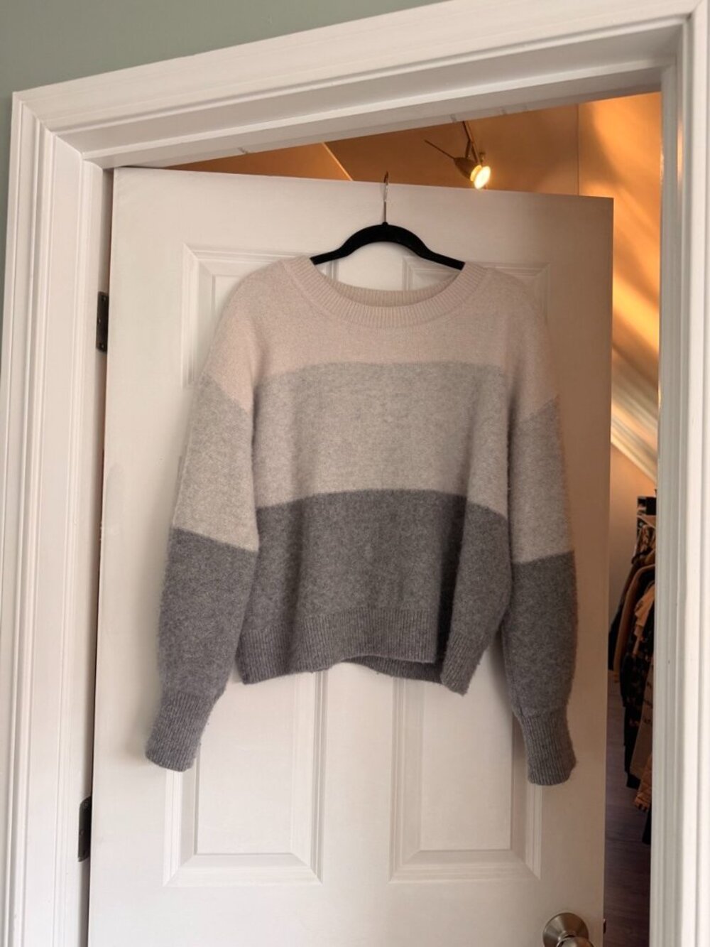 TAHARI 100% 2-Ply Cashmere Grey Colorblock  Sweater